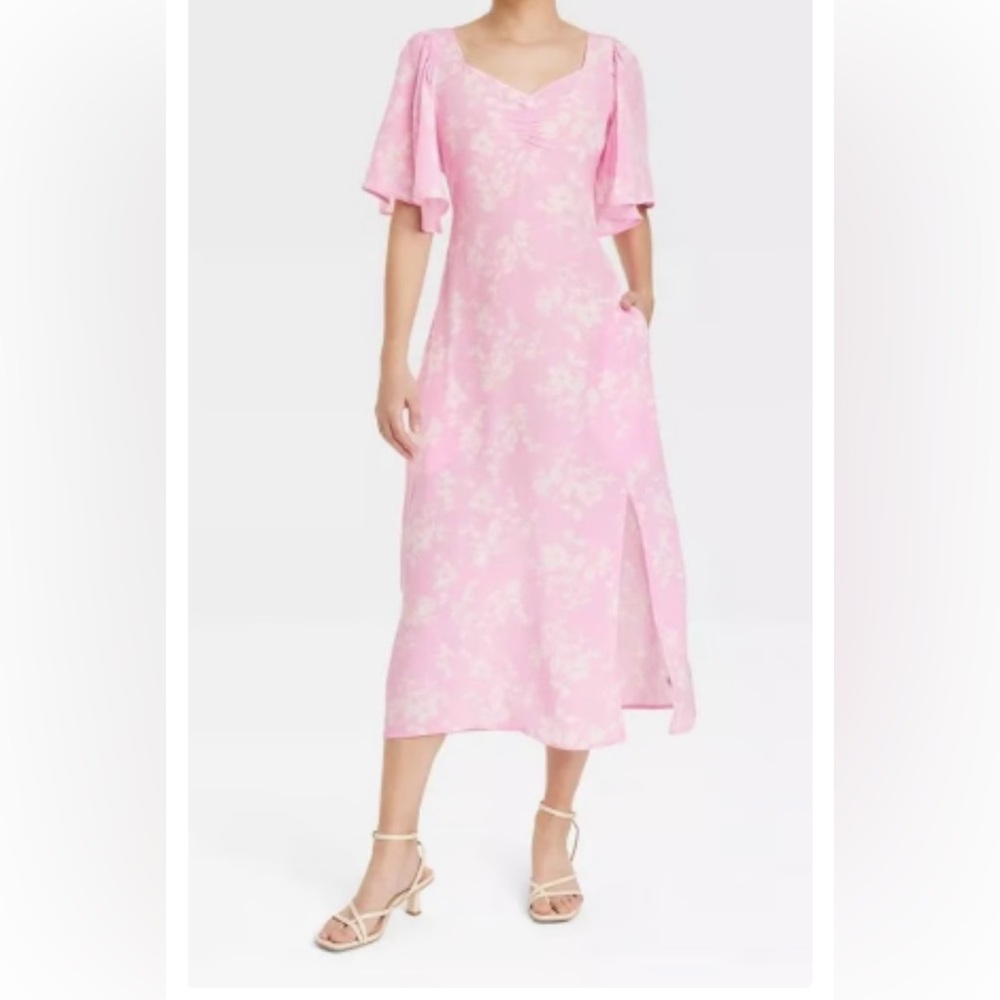 Women size M Pink and White Floral Dress. NWT.